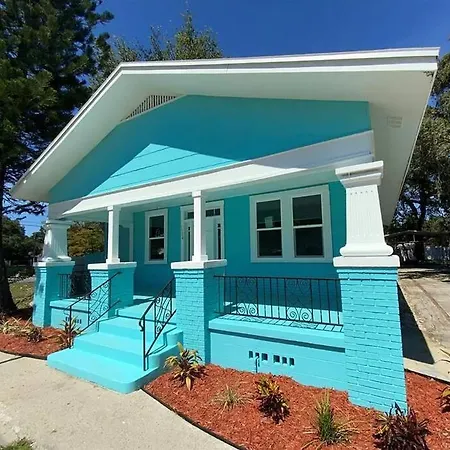 Sleeps 8 + Brand New * Nicely Remodeled Villa